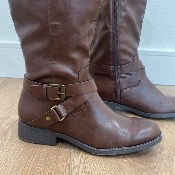 Brown boots - Picture 3 of 13